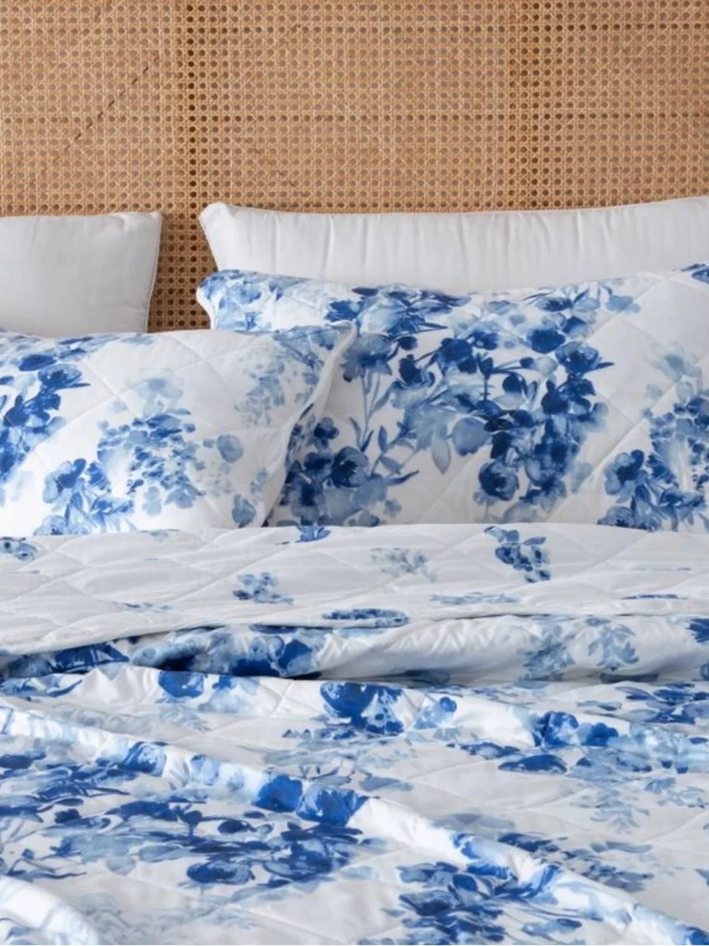 Twin blue Floral Quilt